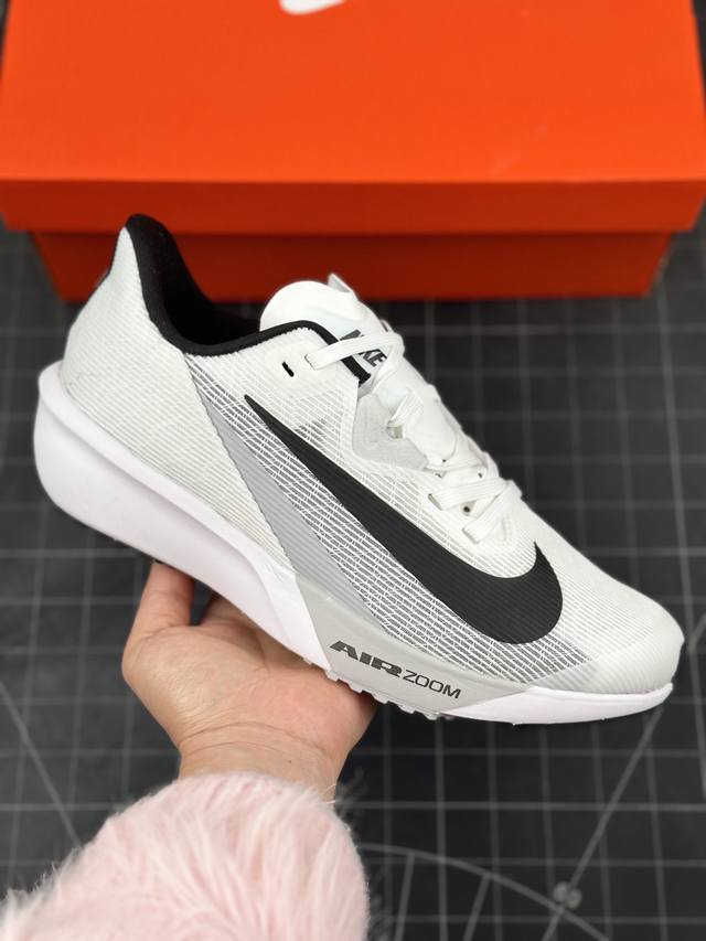 公司级耐克nike Air Zoom Rival Fly 4超弹透气轻量跑步鞋 鞋款搭载 Flyknit 材料 出众弹性 易于穿脱 采用react技术 轻盈耐