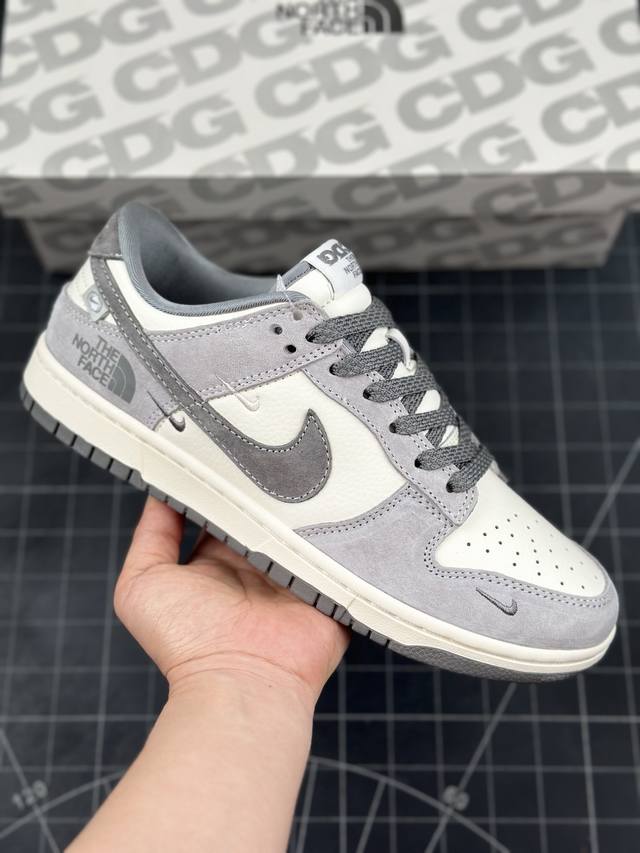 Nk Sb Dunk Low 北面联名 小双勾灰猪八 周年高端定制 低帮休闲板鞋 #定制鞋盒 大厂纯原品质出货 超高清洁度 皮料切割干净无任何毛边 细节完美 货