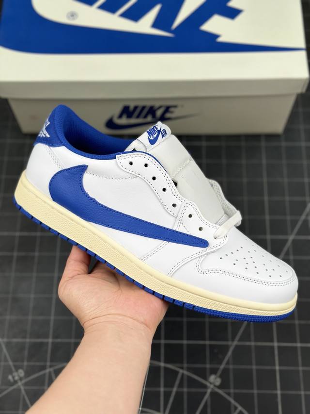 公司级travis Scott X Air Jordan 1 Low Og 低帮 白蓝倒勾联名 Aj1 乔丹1代 乔丹篮球鞋系列 鞋款整体以白色为底搭配白色框架