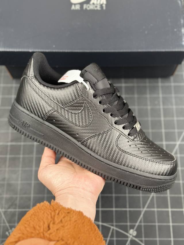 Nike Air Force 1 ’07 Low 空军一号低帮百搭休闲运动板鞋 柔软、弹性十足的缓震性能和出色的中底设计，横跨复古与现代的外型结合，造就出风靡全