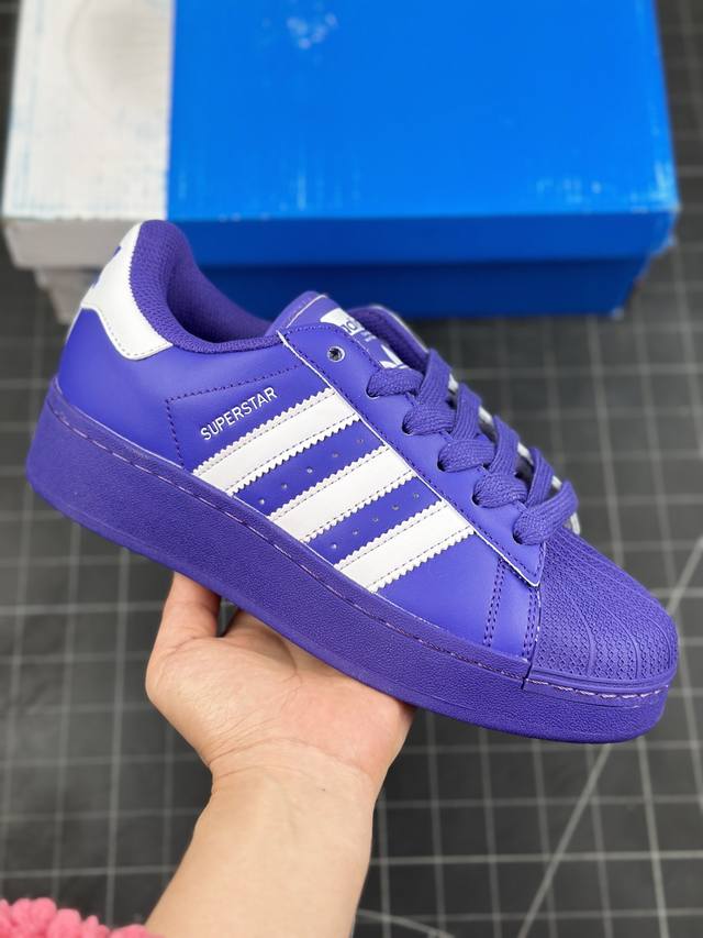 公司级adidas Originals Superstar Xlg 贝壳头系列低帮经典百搭休闲运动板鞋 以现代时尚元素焕新演绎的经典运动鞋当你试图定义adida