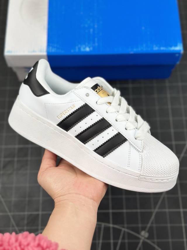 公司级adidas Originals Superstar Xlg 贝壳头系列低帮经典百搭休闲运动板鞋 以现代时尚元素焕新演绎的经典运动鞋当你试图定义adida