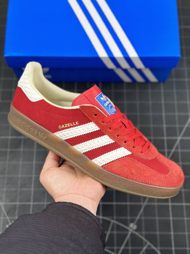 公司级adidas Originals Gazelle Indoor 三叶草休闲防滑耐磨低帮板鞋 鞋头出色设计 塑就出众贴合感 稳固的后跟贴合足部曲线设计 软弹