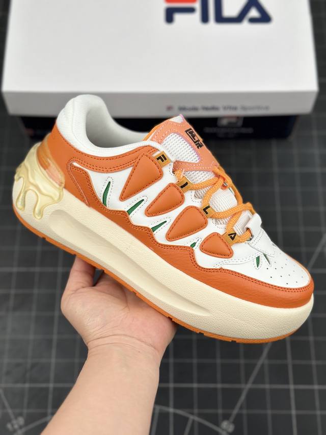 Fila Carrot 2 斐乐萝卜鞋2.0 经典百搭休闲 防滑减震耐磨低帮板鞋 传承了 Fila 的百年基因，融入年轻运动及潮流文化，成为引领变革、创新突破的