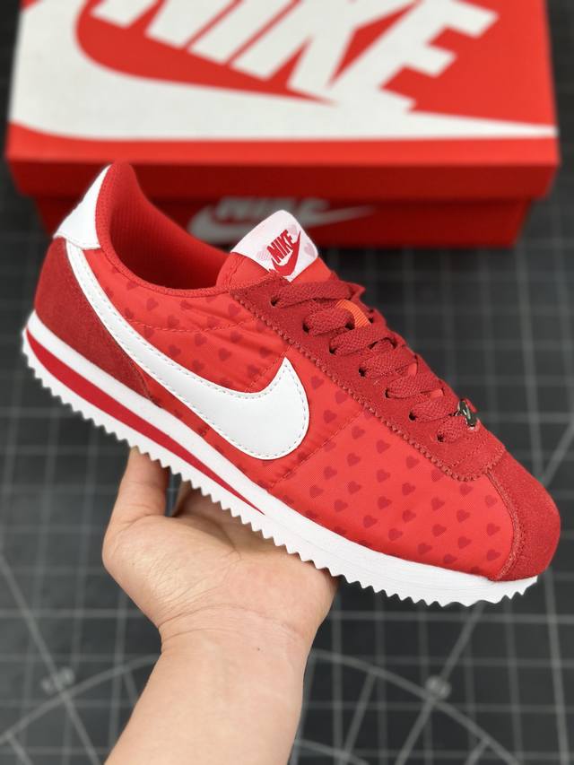 公司级nike Classic Cortez Nylon Pren 耐克经典轻便舒适男子阿甘鞋休闲跑步鞋运动鞋 纯粹而执着的精神 使得cortez种在了一代人的