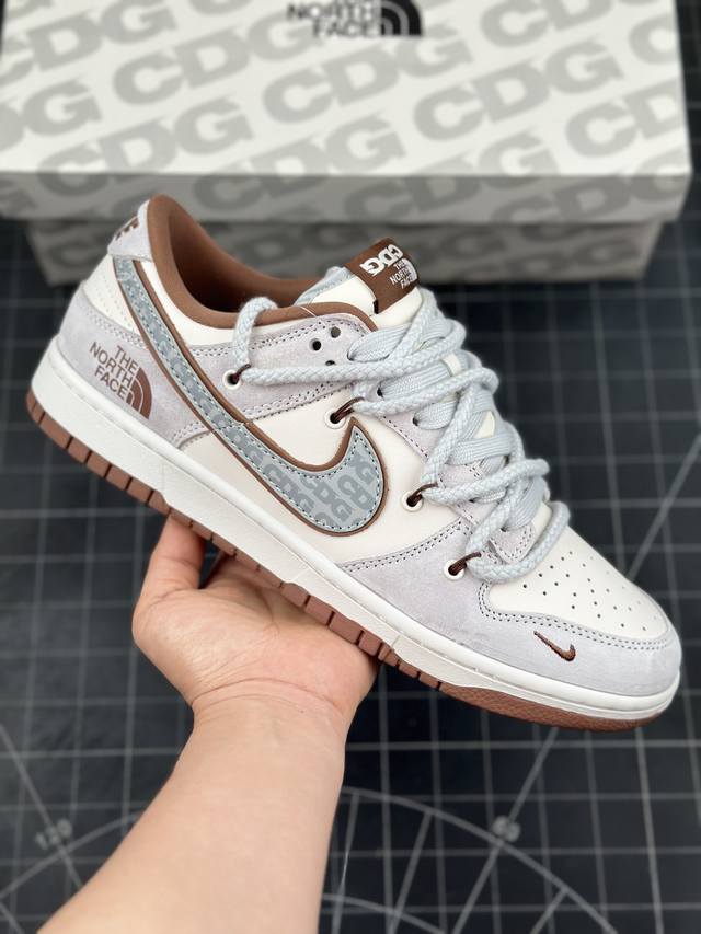 Nk Sb Dunk Low 北面联名 Cdg灰棕抽绳 周年高端定制 低帮休闲板鞋 #定制鞋盒 大厂纯原品质出货 超高清洁度 皮料切割干净无任何毛边 细节完美