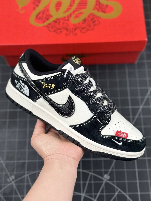 Nk Sb Dunk Low 北面蛇年系列 黑白黑勾 周年高端定制 低帮休闲板鞋 #定制鞋盒 大厂纯原品质出货 超高清洁度 皮料切割干净无任何毛边 细节完美 货