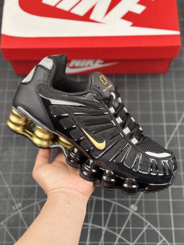 耐克 Nike Shox Tl 全掌气柱缓震休闲运动跑步鞋 令机械力学缓震性能跃升新层次。采用透气网眼鞋面和全掌型 Nike Shox 技术，革新演绎经典 20