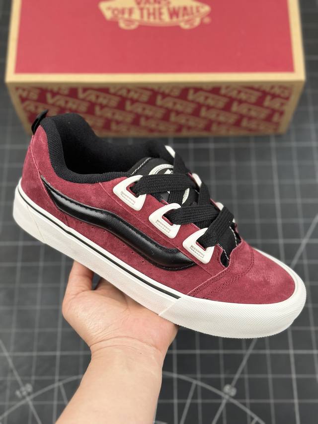 万斯 Vans Knu-Skool Dr 面包鞋 坎普尔 茱利安系列低帮复古硫化休闲运动板鞋“肥胖版大logo” 要说整个年最为热门的鞋型之一， 面包鞋 绝对值