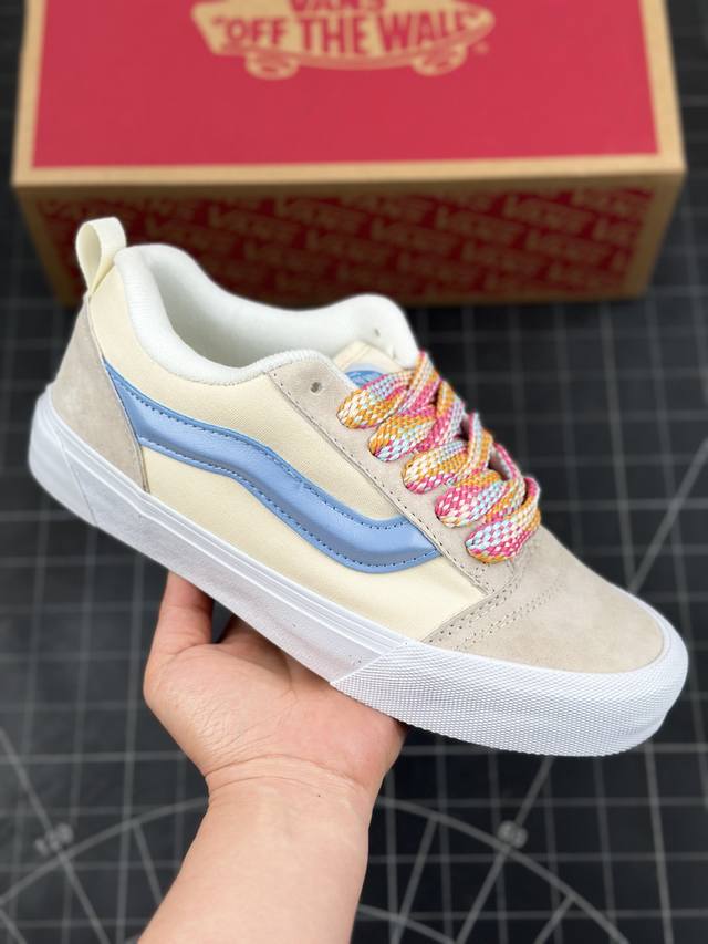 万斯 Vans Knu-Skool 面包鞋 坎普尔 茱利安系列低帮复古硫化休闲运动板鞋“肥胖版大logo” 要说整个年最为热门的鞋型之一， 面包鞋 绝对值得一提