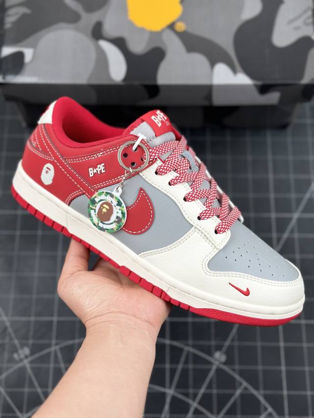 Nk Sb Dunk Low Bape联名 鸡血红 周年高端定制 低帮休闲板鞋 #定制鞋盒 大厂纯原品质出货 超高清洁度 皮料切割干净无任何毛边 细节完美 货号