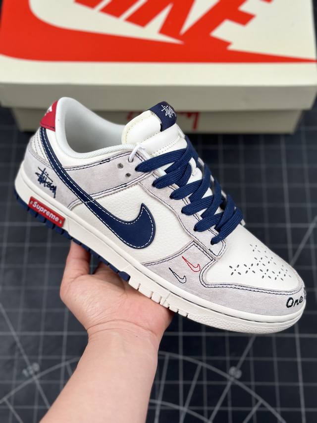 Nk Sb Dunk Low 斯图西联名 刺绣藏蓝勾 周年高端定制 低帮休闲板鞋 #定制鞋盒 大厂纯原品质出货 超高清洁度 皮料切割干净无任何毛边 细节完美 货