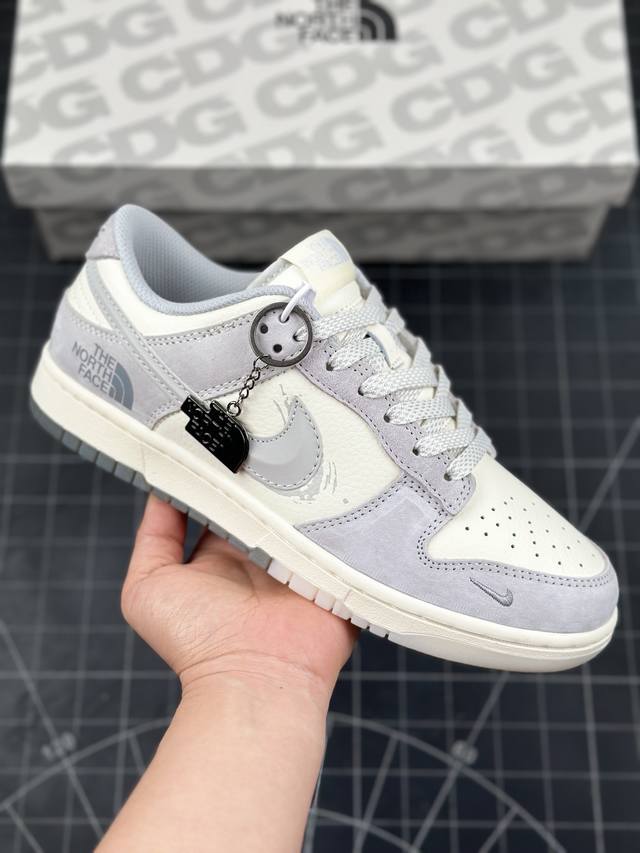 Nk Sb Dunk Low 北面系列 涂鸦灰勾 周年高端定制 低帮休闲板鞋 #定制鞋盒 大厂纯原品质出货 超高清洁度 皮料切割干净无任何毛边 细节完美 货号：