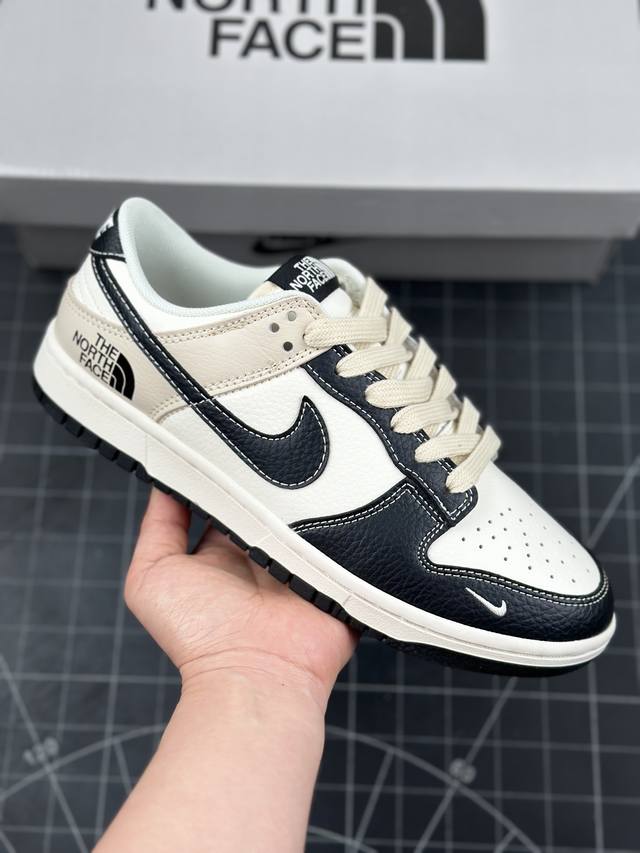 耐克 Nk Sb Dunk Low 北面联名mr.Vera设计师 黑白灰配色 高端定制 低帮休闲运动板鞋 独家版型，柔软皮革鞋面，冲击视觉和脚感体验 定制鞋盒