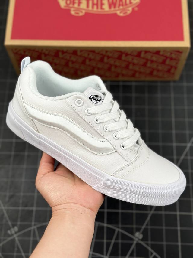 万斯 Vans Sku-Skool 面包鞋 坎普尔 茱利安系列低帮复古硫化休闲运动板鞋“肥胖版大logo” 要说整个年最为热门的鞋型之一， 面包鞋 绝对值得一提