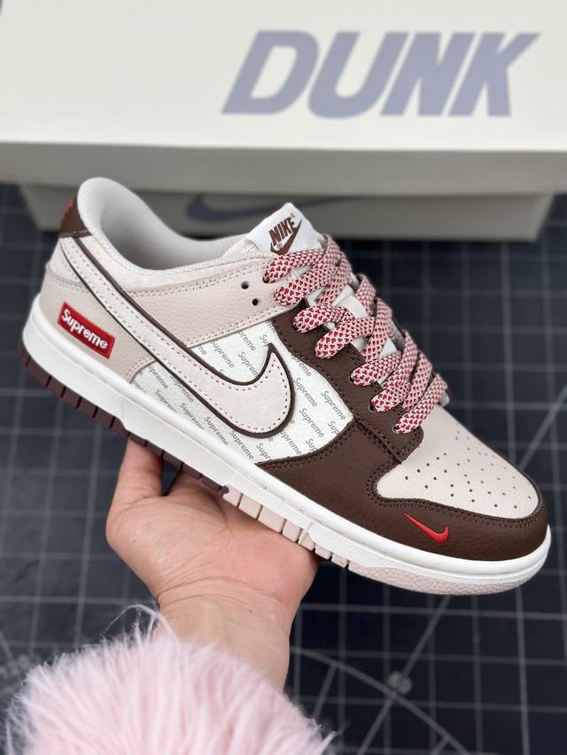 Nk Sb Dunk Low Supreme联名 弹幕白勾 周年高端定制 低帮休闲板鞋 #定制鞋盒 大厂纯原品质出货 超高清洁度 皮料切割干净无任何毛边 细节完