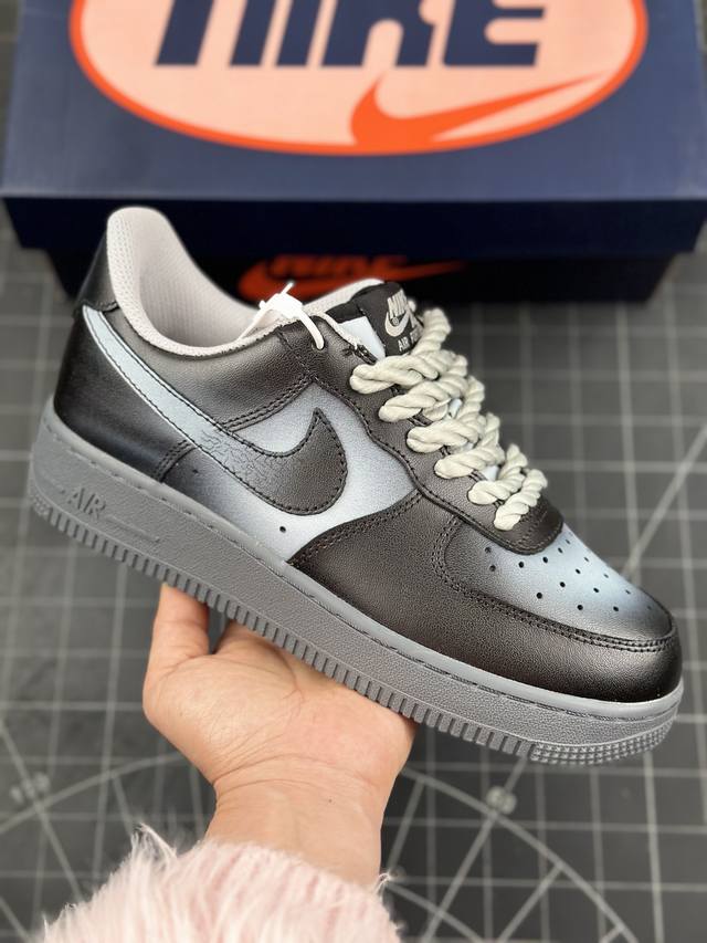 Nk Air Force 1'07 Low Night Storm 暗夜风暴 空军一号定制低帮秋冬休闲板鞋 #灵感来源于暗夜风暴的恐怖感，夜幕如一块沉重的黑布，