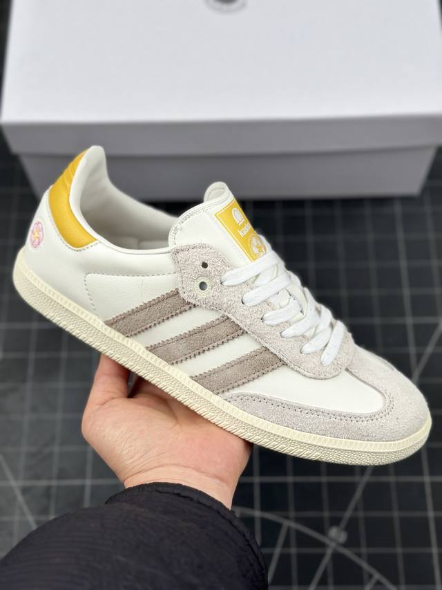 Kasina X 阿迪达斯adidas Originals Samba桑巴舞联名款绅士德训足球风百搭低帮休闲运动板鞋 采用硬质牛剖革组合翻毛皮鞋面材质，外置橡胶