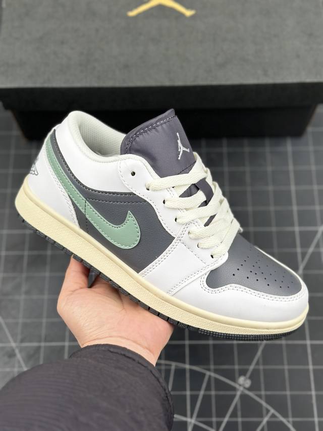 公司级nike Air Jordan 1 Low Aj1乔1 低帮休闲运动板鞋 市场唯一独家头层皮打造 原鞋原档案开发 原厂皮料 原档冲孔鞋头 正确满胶鞋垫 四