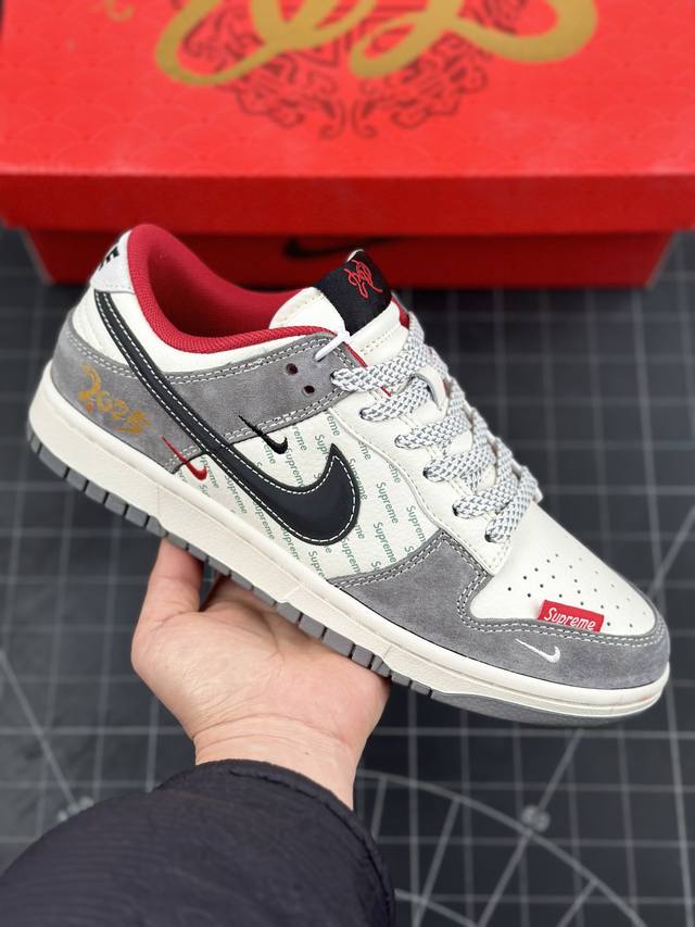 Nk Sb Dunk Low Sup联名 弹幕黑勾 周年高端定制 低帮休闲板鞋 #定制鞋盒 大厂纯原品质出货 超高清洁度 皮料切割干净无任何毛边 细节完美 货号