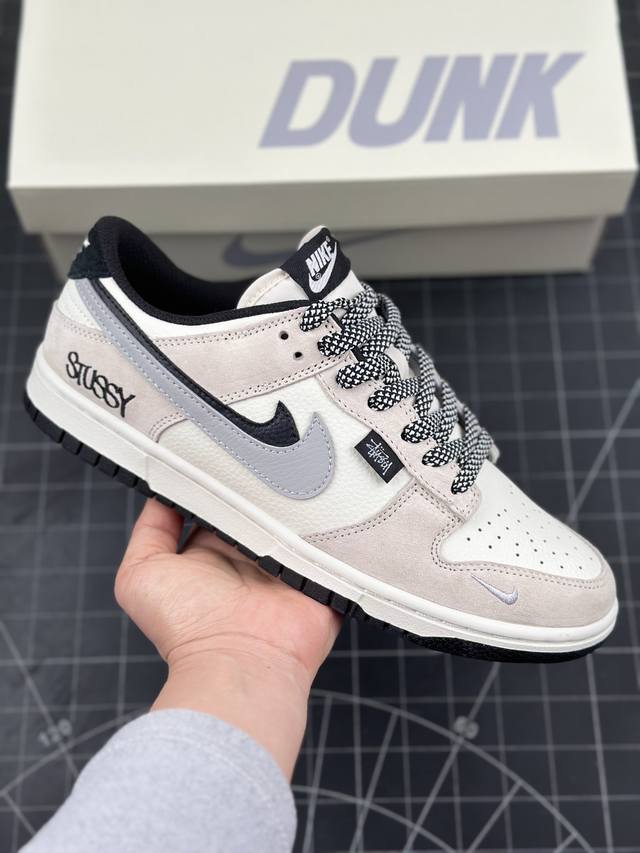 Nk Sb Dunk Low 斯图西联名 灰猪八双勾 周年高端定制 低帮休闲板鞋 #定制鞋盒 大厂纯原品质出货 超高清洁度 皮料切割干净无任何毛边 细节完美 货