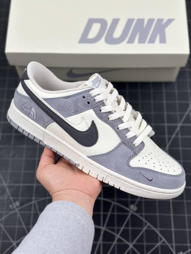 Nk Sb Dunk Low 北面联名 米灰双勾双色 周年高端定制 低帮休闲板鞋 #定制鞋盒 大厂纯原品质出货 超高清洁度 皮料切割干净无任何毛边 细节完美 货