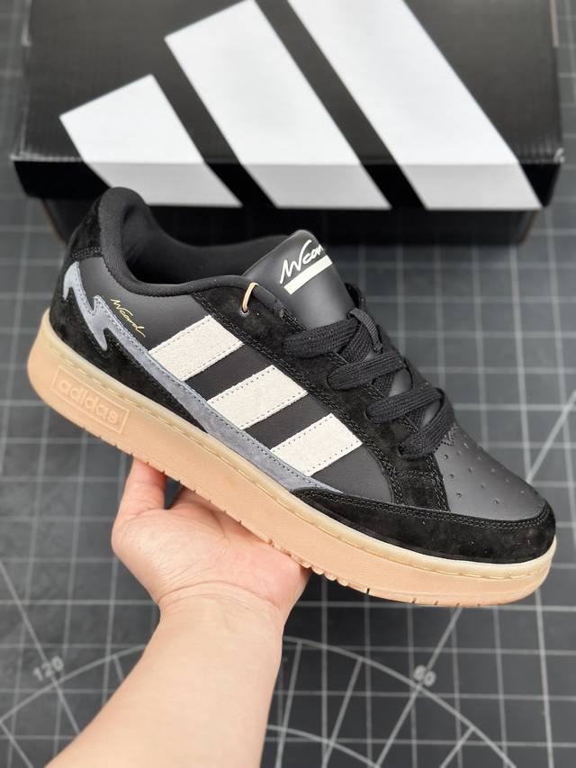 阿迪达斯adidas Wcard Adv学院系列 经典复古低帮百搭网球运动休闲鞋 这款adidas Card低帮经典运动鞋，助你舒适自信活动。采用实穿皮革鞋面和