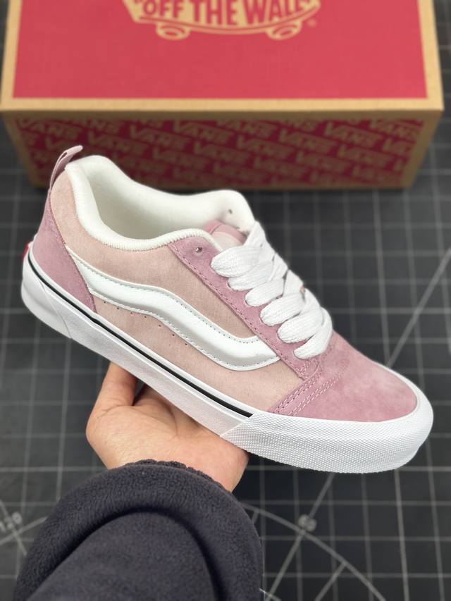 万斯 Vans Sku-Skool 面包鞋 坎普尔 茱利安系列低帮复古硫化休闲运动板鞋“肥胖版大logo” 要说整个年最为热门的鞋型之一， 面包鞋 绝对值得一提