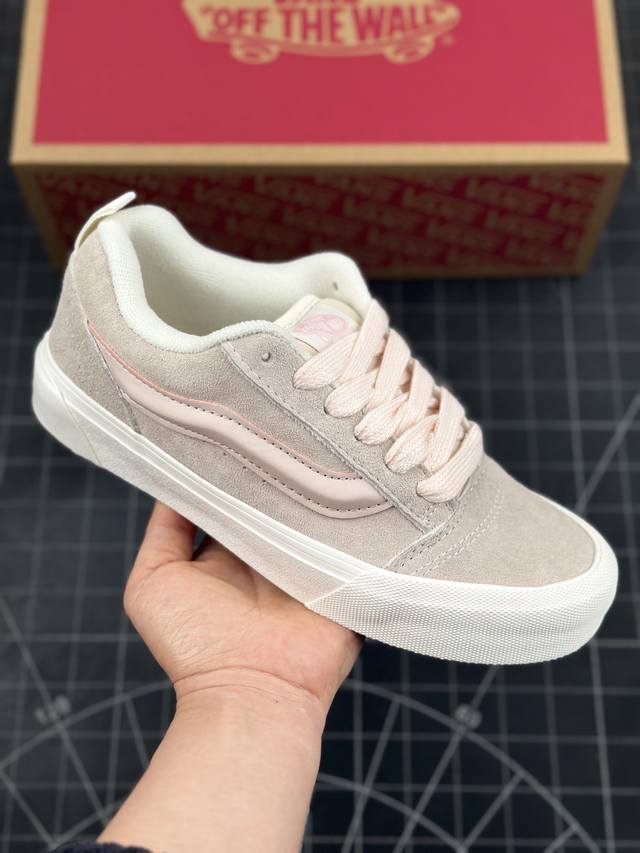 万斯 Vans Sku-Skool 面包鞋 坎普尔 茱利安系列低帮复古硫化休闲运动板鞋“肥胖版大logo” 要说整个年最为热门的鞋型之一， 面包鞋 绝对值得一提