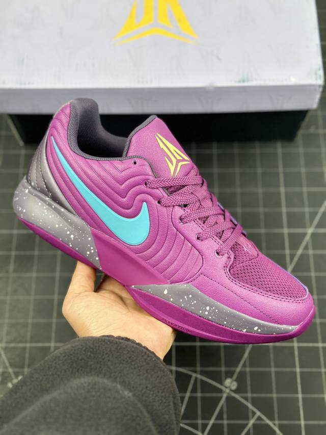 Nike Ja 2 Ep 莫兰特二代 实战篮球鞋 #前掌 Air Zoom 气垫提供出色的回弹，中足模压面板则增强足部锁定和反馈，鞋底的牵引纹理设计灵感来自于莫