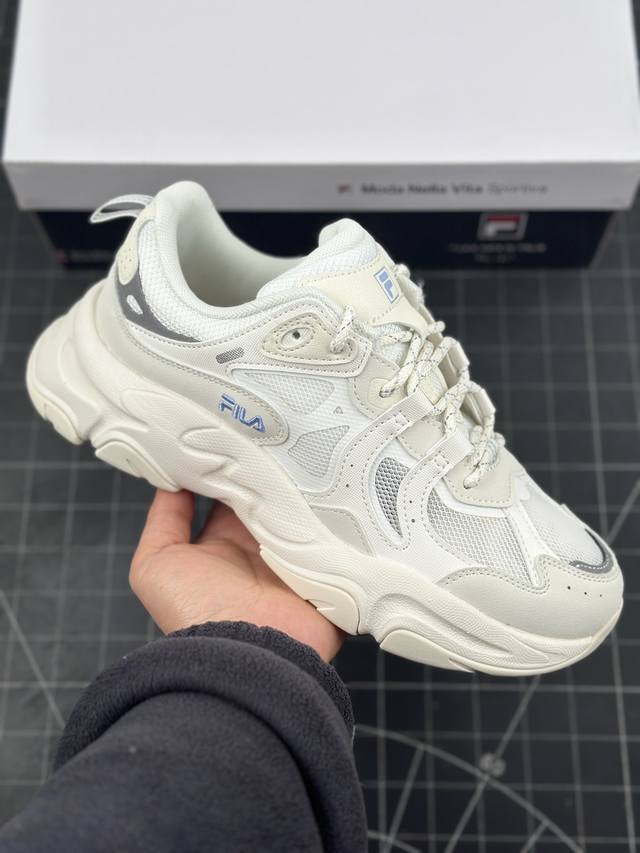 Fila Fusion Mars 3 斐乐潮牌防滑耐磨轻便运动鞋 Usion 系列传承了 Fila 的百年基因，融入年轻运动及潮流文化，成为引领变革、创新突破的