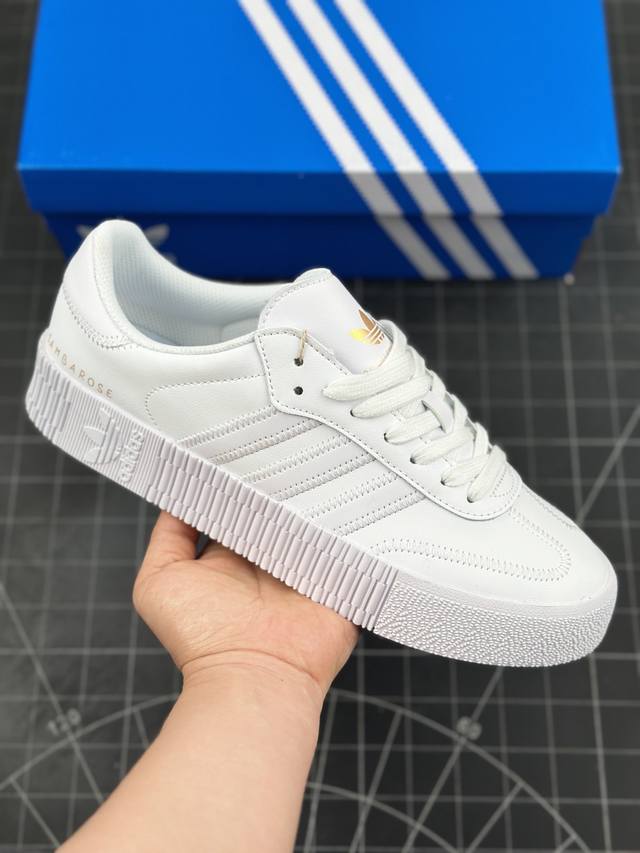 公司级adidas Originals Samba Rose 三叶草桑巴系列松糕百搭经典板鞋 Originals Samba 诞生于上世纪 50 年代 最早从传