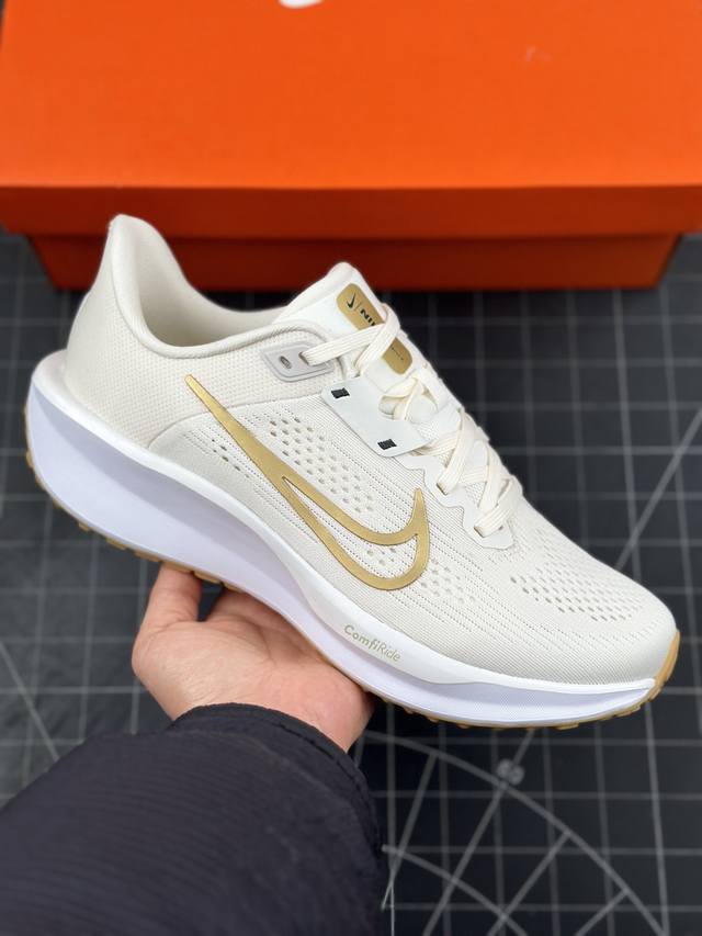 公司级nike Quest 6 全新跑鞋 网面透气 时尚休闲跑步鞋 简约高科技设计采用多层材料，为双足带来凉爽感受和稳固体验时尚鞋面搭配中足包覆设计，提供稳固贴