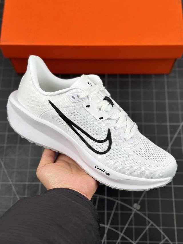 公司级nike Quest 6 全新跑鞋 网面透气 时尚休闲跑步鞋 简约高科技设计采用多层材料，为双足带来凉爽感受和稳固体验时尚鞋面搭配中足包覆设计，提供稳固贴