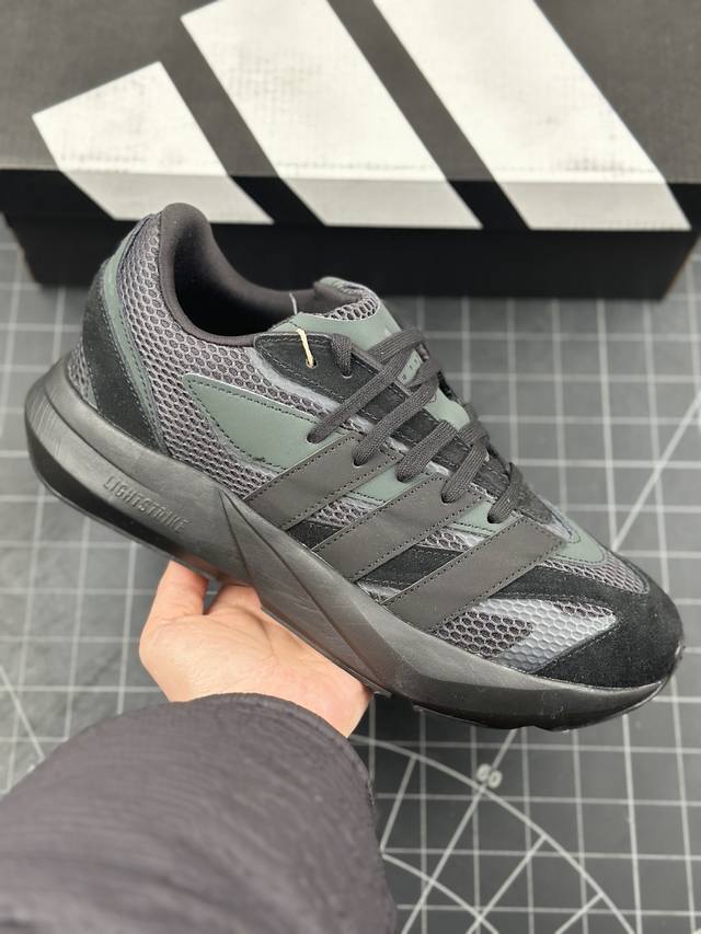 阿迪达斯adidas Lightblaze Low 流光系列低帮轻便休闲运动慢跑鞋 时隔一年多，Adidas全新的流光跑鞋lightblaze也于12月13日正