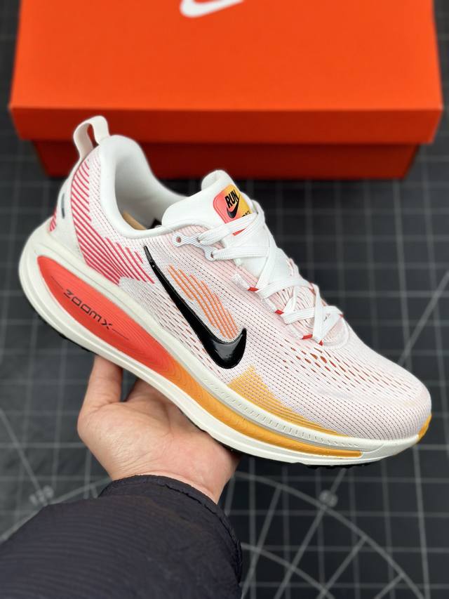 公司级nike Vomero 18 耐克 舒适减震防滑 低帮跑步鞋 全掌reactx泡绵中底 前掌和后跟还配备了air Zoom气垫单元 据说跑起来更快更舒适哦