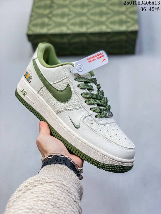 海外限量发售！公司级Nike Air Force 1 '07 Low “北面联名--米红绿双拼”空军一号 低帮 运动鞋 休闲鞋 折边针车 工艺难度大 原楦头原纸