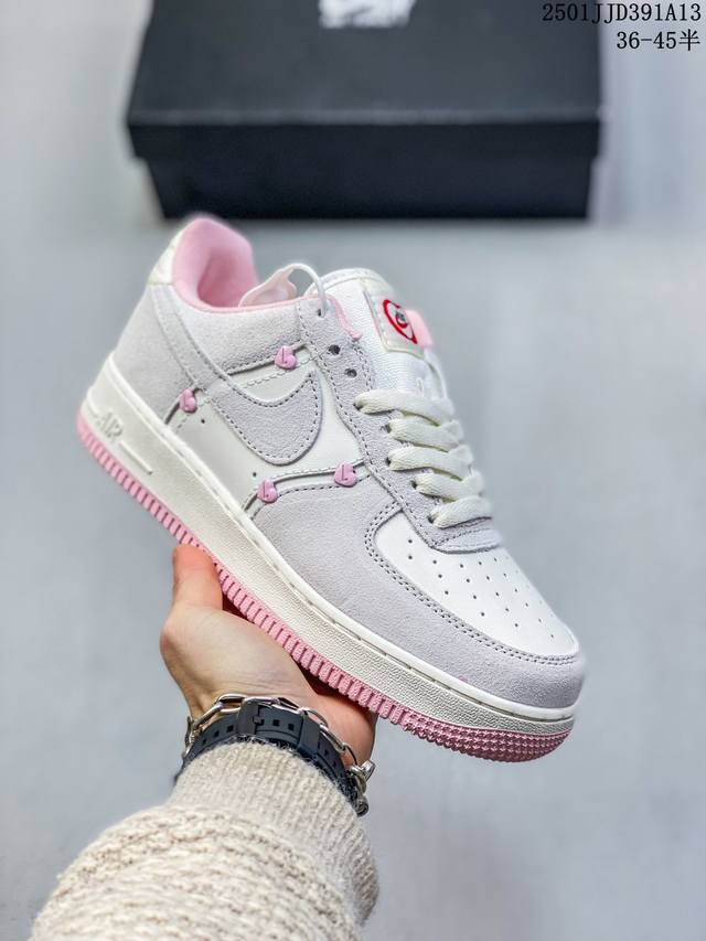 Nike Af1 耐克空军一号 Fa1系列透气孔设计 提供出众透气表现 泡棉鞋底搭载内嵌式 Air 缓震系统 无痕橡胶外底具备出色抓地力与耐穿性 鞋口衬垫技术 - 点击图像关闭