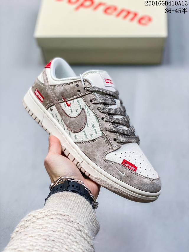 2025限量发售！ Air Jordan 1 Low Aj1乔1低帮休闲板鞋， “灰白黑勾配色-Sup联名定制款” 个性的设计风格以及品牌的经典元素 使其成为一