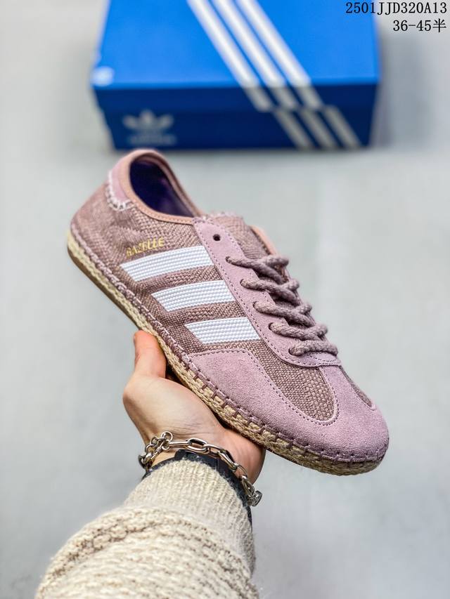 阿迪达斯 Adidas Handball Spezial 低帮三叶草学院风复古休闲板鞋 德训鞋 橡胶底柔软织物鞋面经典运动鞋板鞋。圆头、缝合拼接设计、正面绑带、