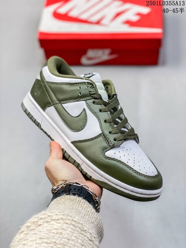 特价 Nike Dunk Low Dunk Sb顾名思义，具有经典的Dunk血缘，又注入了更多的时尚元素。相较于普通的Dunk滑板鞋，改良版的Dunk Sb加厚