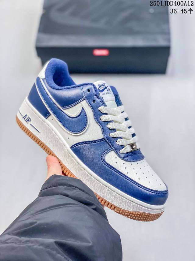 公司级带半码 简介：耐克Nike Air Force 1 Low 空军一号 低帮百搭休闲运动板鞋。柔软、弹性十足的缓震性能和出色的中底设计，横跨复古与现代的外型