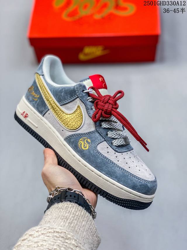 公司级带半码 简介：耐克Nike Air Force 1 Low 空军一号 低帮百搭休闲运动板鞋。柔软、弹性十足的缓震性能和出色的中底设计，横跨复古与现代的外型