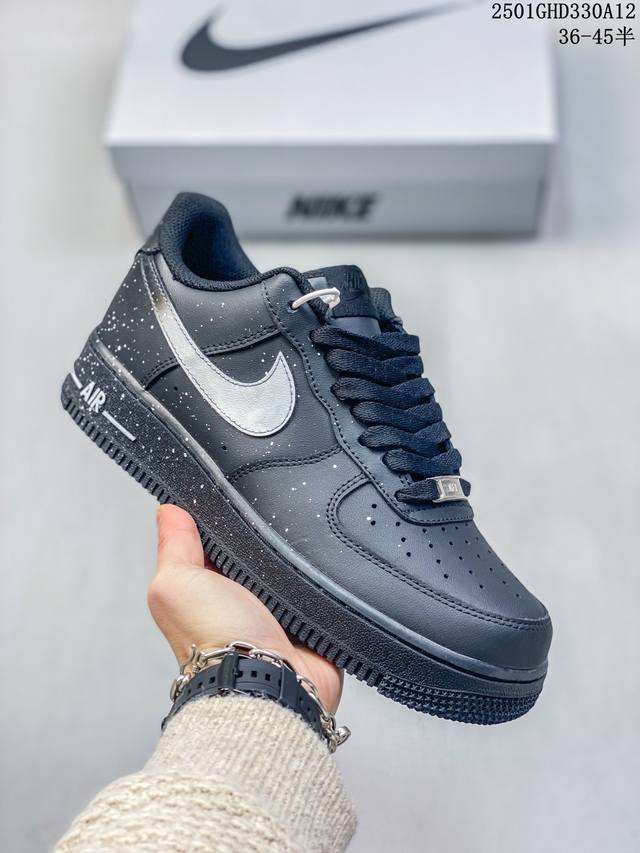 公司级带半码 简介：耐克Nike Air Force 1 Low 空军一号 低帮百搭休闲运动板鞋。柔软、弹性十足的缓震性能和出色的中底设计，横跨复古与现代的外型 - 点击图像关闭