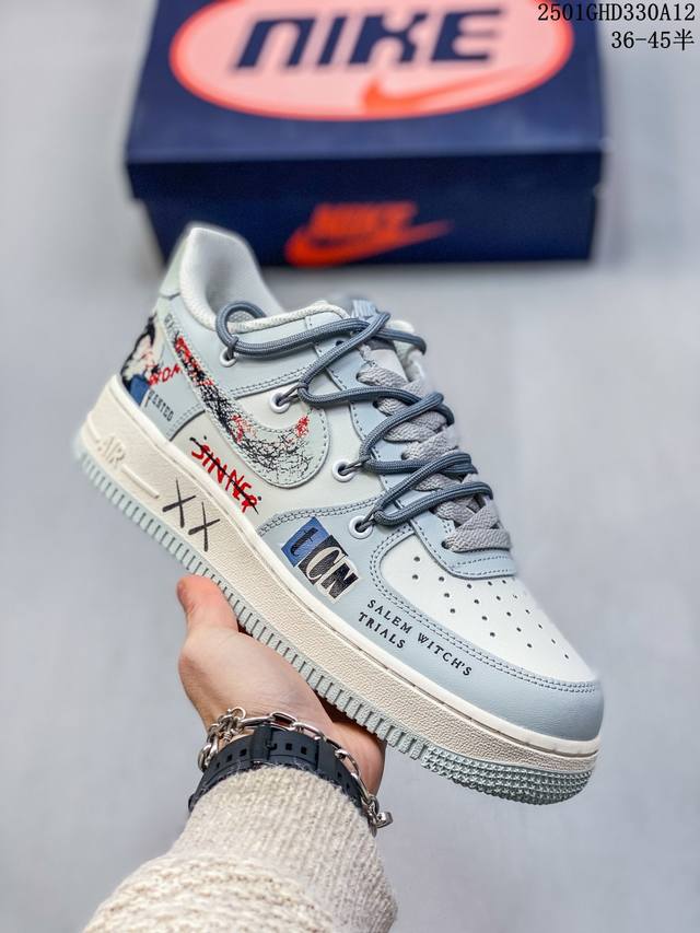 公司级带半码 简介：耐克Nike Air Force 1 Low 空军一号 低帮百搭休闲运动板鞋。柔软、弹性十足的缓震性能和出色的中底设计，横跨复古与现代的外型