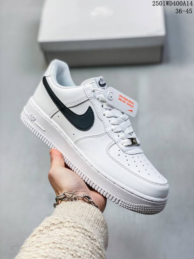 耐克 Nike Air Force 1 空军一号运动鞋 设计灵感源自摔跤运动，助你发挥天赋，震撼全场。华丽设计搭配优质皮革，契合不同造型，增添夺目风采，打造纯正