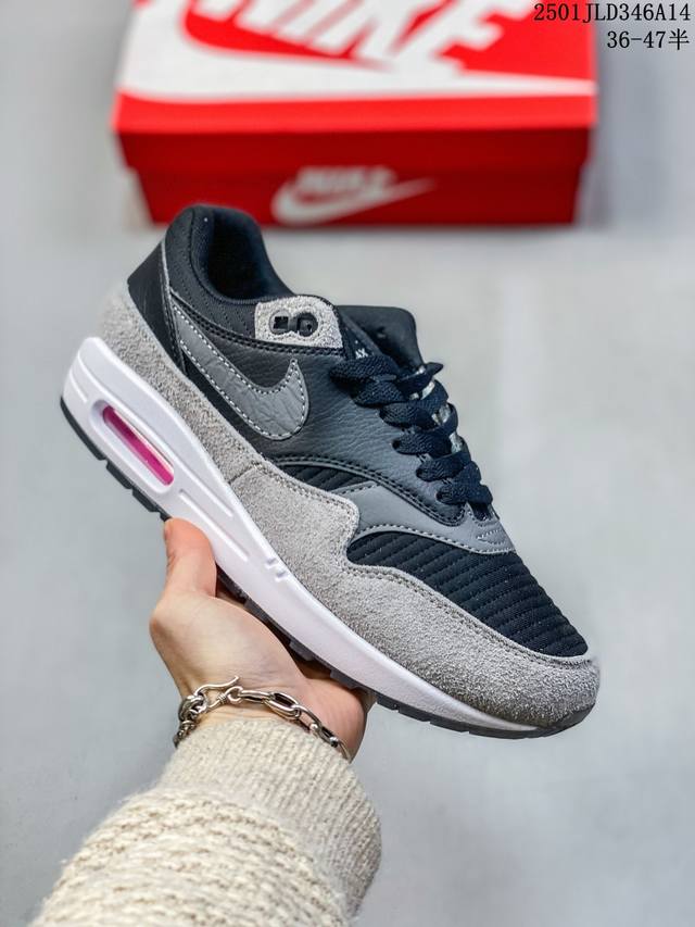 简介：公司级耐克 Nike Air Max1 Sp混合科技 透气后掌半气垫慢跑鞋 兼具非凡优质外观和出色穿着体验！性能出众的一双透气鞋面后置半掌气垫运动鞋。货号