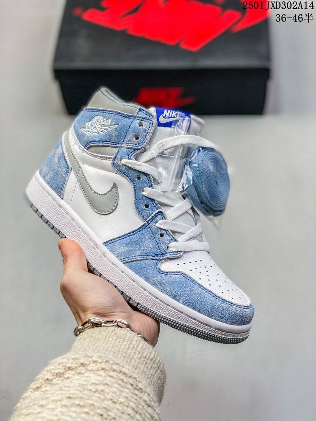 耐克 Nike Air Jordan 1 Retro High Og 乔丹一代篮球鞋复刻运动鞋 皮面高帮板鞋的设计灵感源自运动夹克，带你重温入选球队时刻。采用经