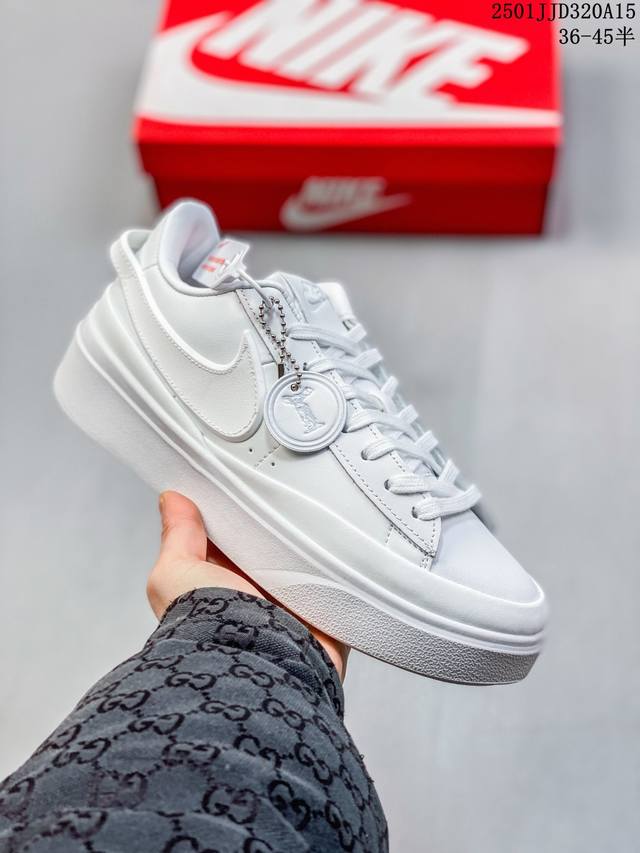 Nike 耐克 Nike Blazer Phantom Low 运动鞋 将现代格调与经典 Nike 风范巧妙糅合。采用轻盈利落设计，焕新演绎经典鞋款。该鞋款带来