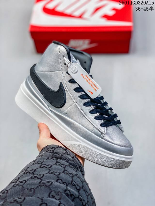 Nike 耐克 Nike Blazer Phantom Low 运动鞋 将现代格调与经典 Nike 风范巧妙糅合。采用轻盈利落设计，焕新演绎经典鞋款。该鞋款带来